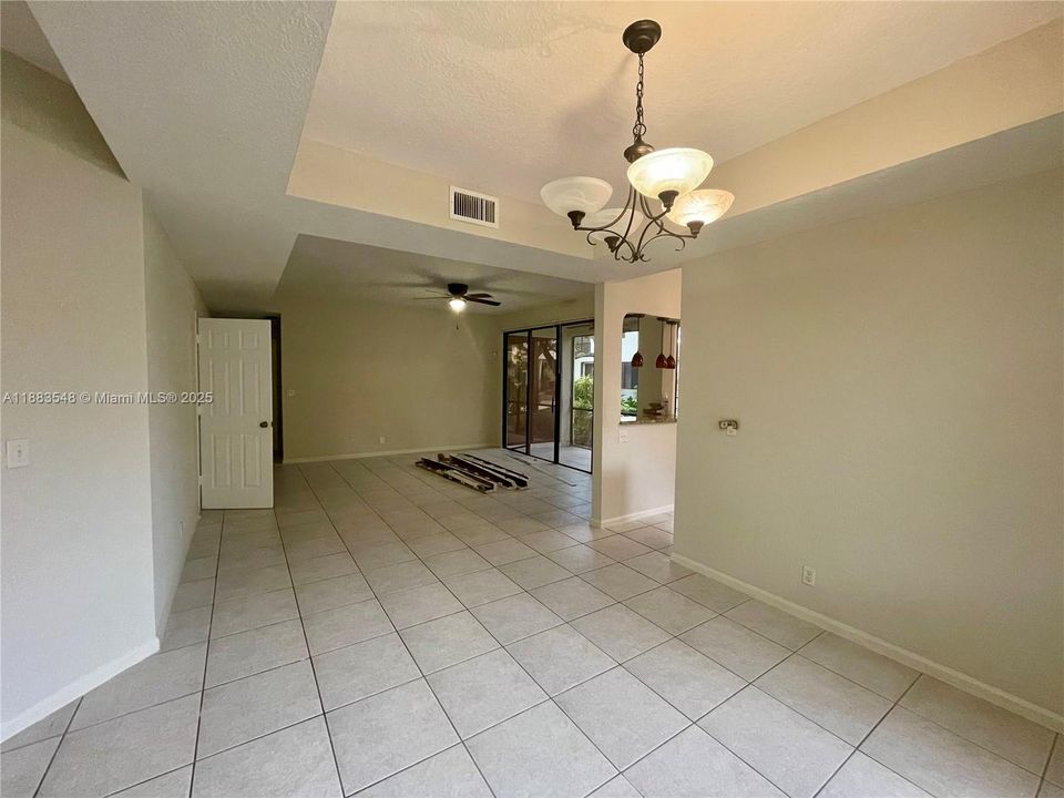 Active With Contract: $2,900 (2 beds, 2 baths, 1382 Square Feet)