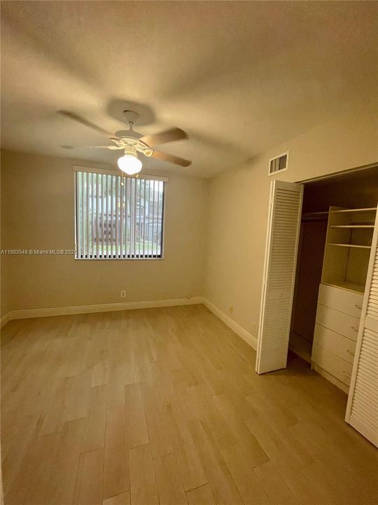 Active With Contract: $2,900 (2 beds, 2 baths, 1382 Square Feet)