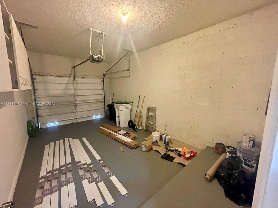 Active With Contract: $2,900 (2 beds, 2 baths, 1382 Square Feet)