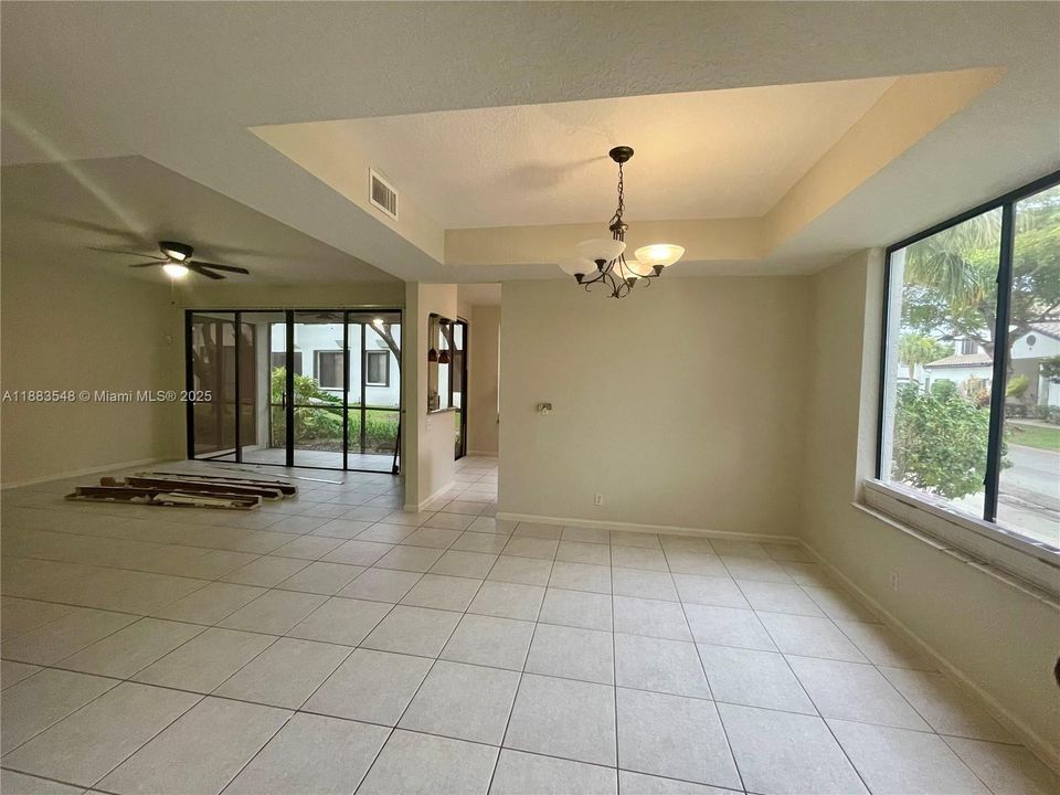 Active With Contract: $2,900 (2 beds, 2 baths, 1382 Square Feet)