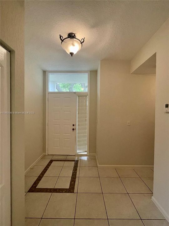 Active With Contract: $2,900 (2 beds, 2 baths, 1382 Square Feet)