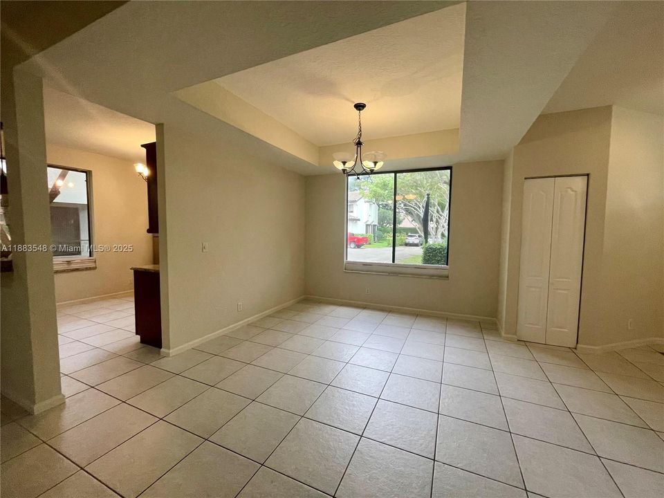 Active With Contract: $2,900 (2 beds, 2 baths, 1382 Square Feet)