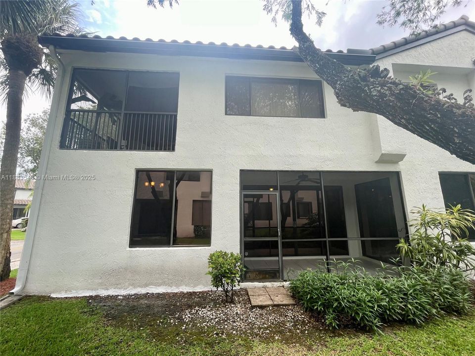 Active With Contract: $2,900 (2 beds, 2 baths, 1382 Square Feet)