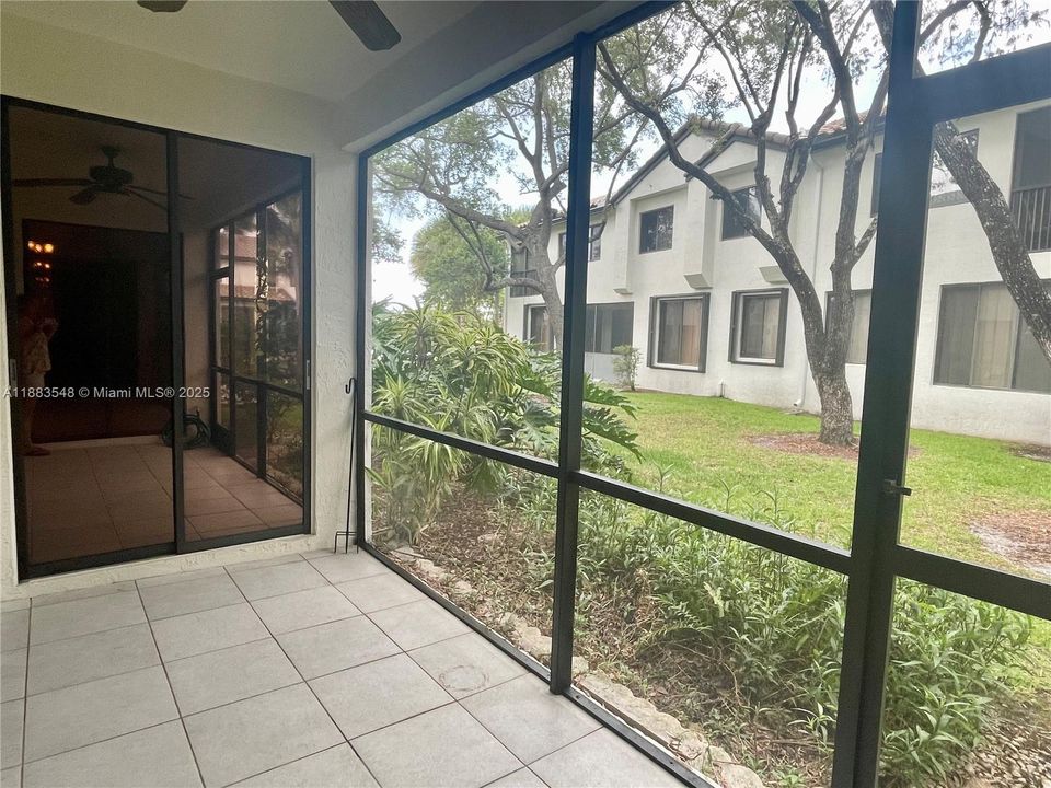 Active With Contract: $2,900 (2 beds, 2 baths, 1382 Square Feet)