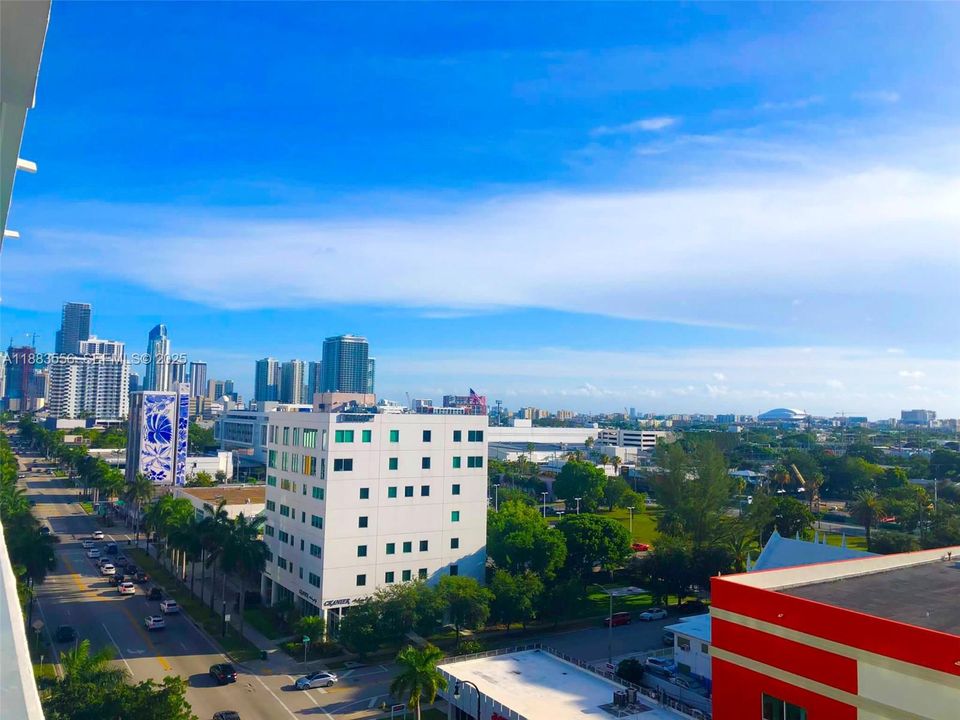 出租: $2,550 (1 贝兹, 1 浴室, 679 平方英尺)