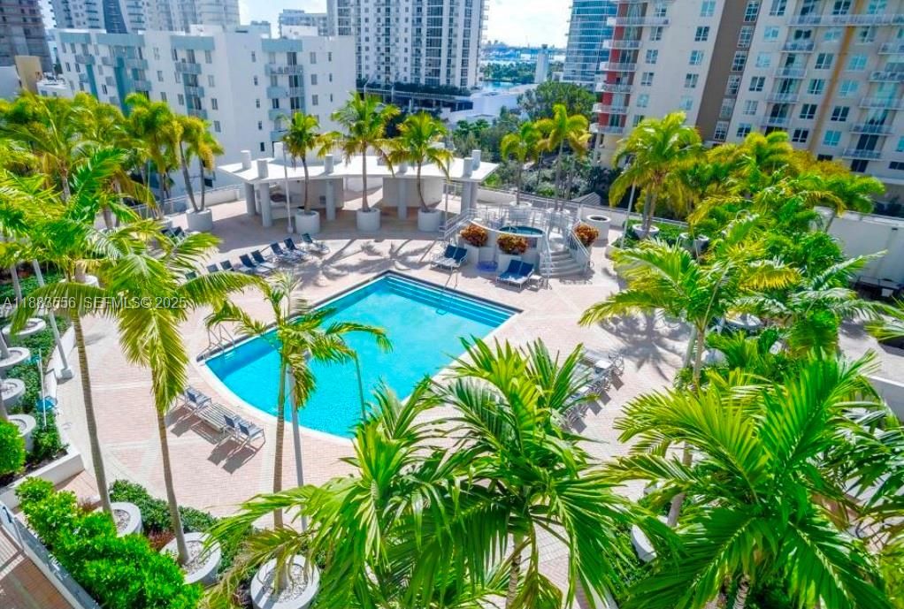 出租: $2,550 (1 贝兹, 1 浴室, 679 平方英尺)