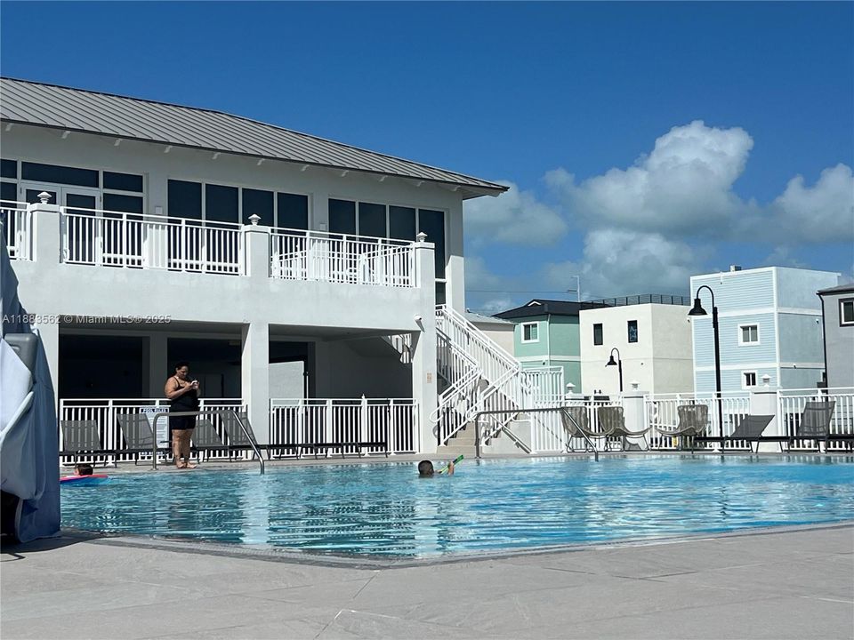 En Venta: $339,000 (1,658 sqft)