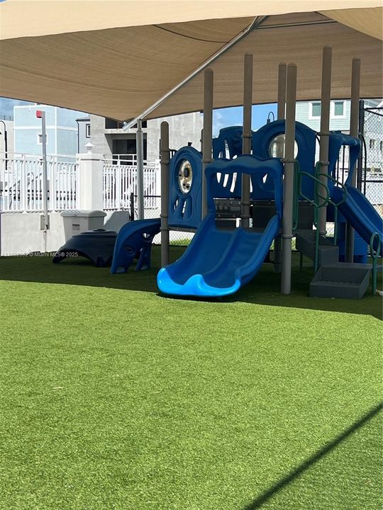 En Venta: $339,000 (1,658 sqft)