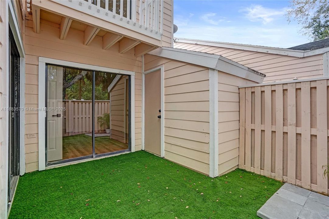 For Sale: $339,900 (3 beds, 2 baths, 1252 Square Feet)