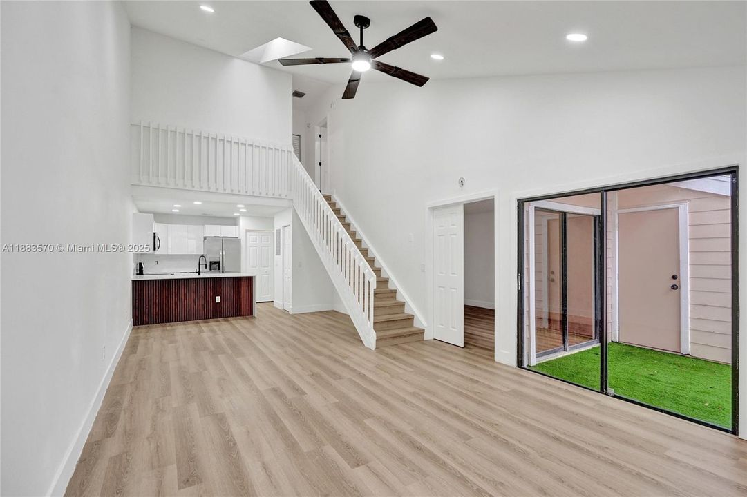 For Sale: $339,900 (3 beds, 2 baths, 1252 Square Feet)