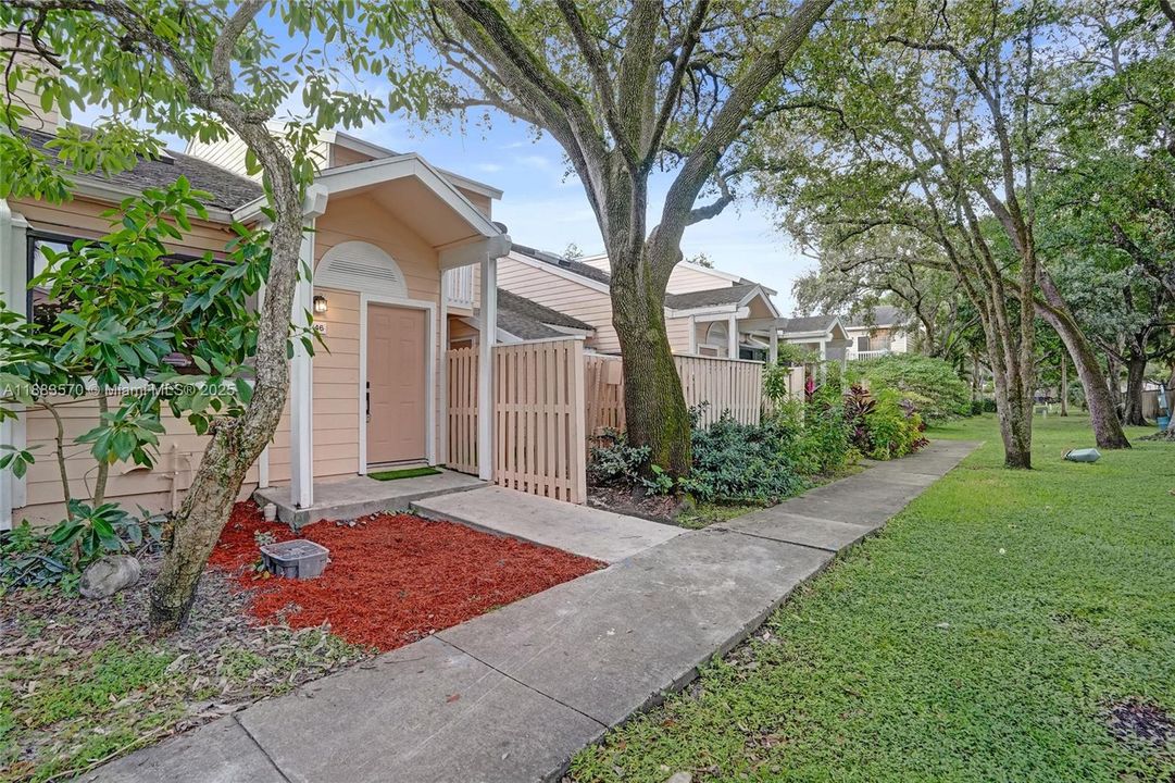 For Sale: $339,900 (3 beds, 2 baths, 1252 Square Feet)