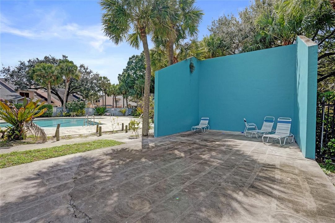 For Sale: $339,900 (3 beds, 2 baths, 1252 Square Feet)