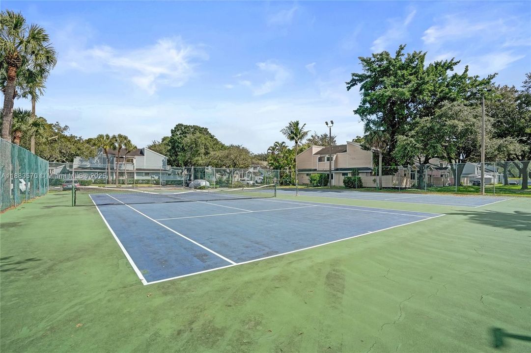 For Sale: $339,900 (3 beds, 2 baths, 1252 Square Feet)