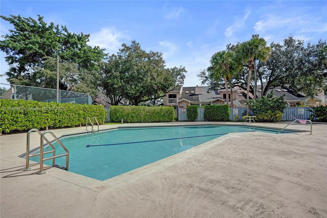 For Sale: $339,900 (3 beds, 2 baths, 1252 Square Feet)