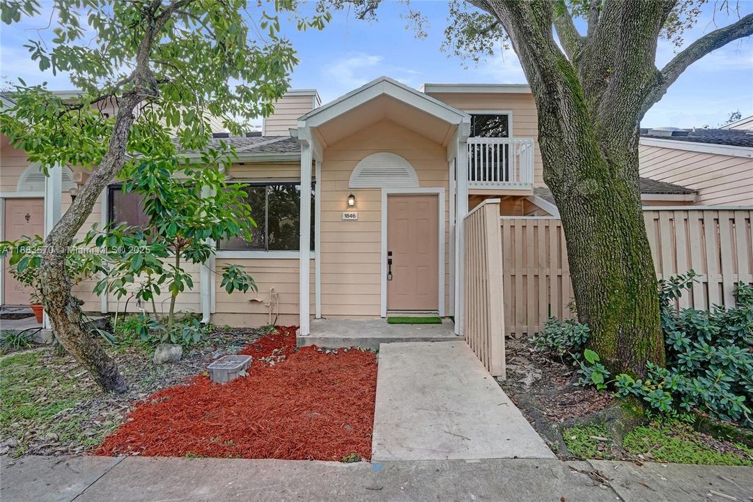 For Sale: $339,900 (3 beds, 2 baths, 1252 Square Feet)