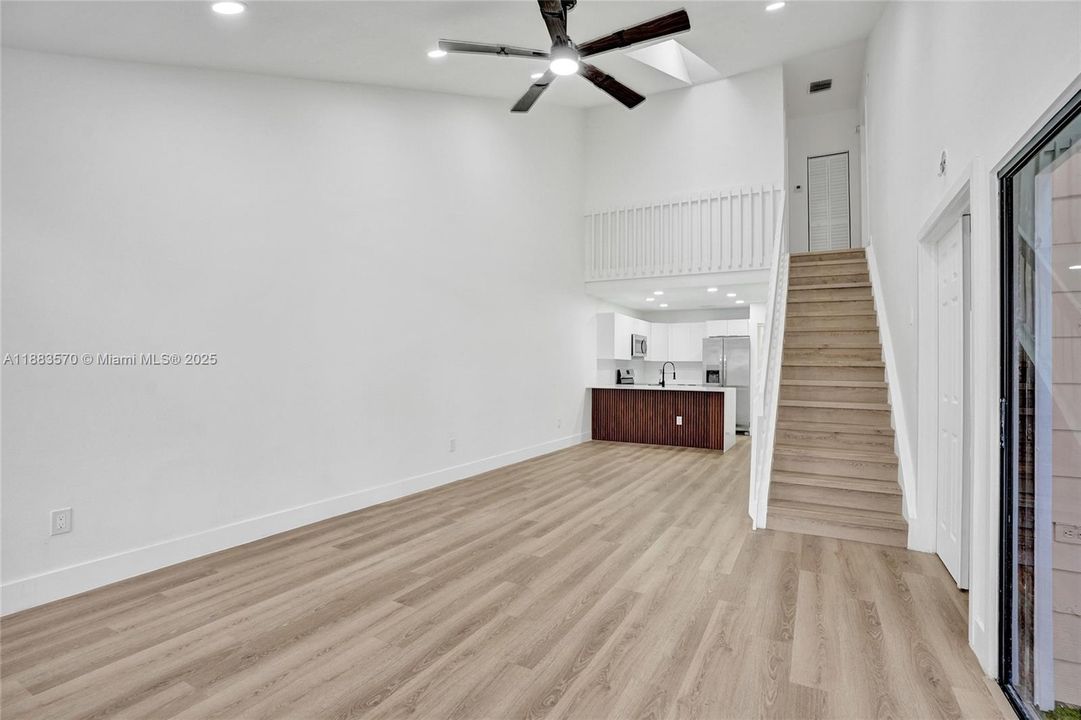 For Sale: $339,900 (3 beds, 2 baths, 1252 Square Feet)