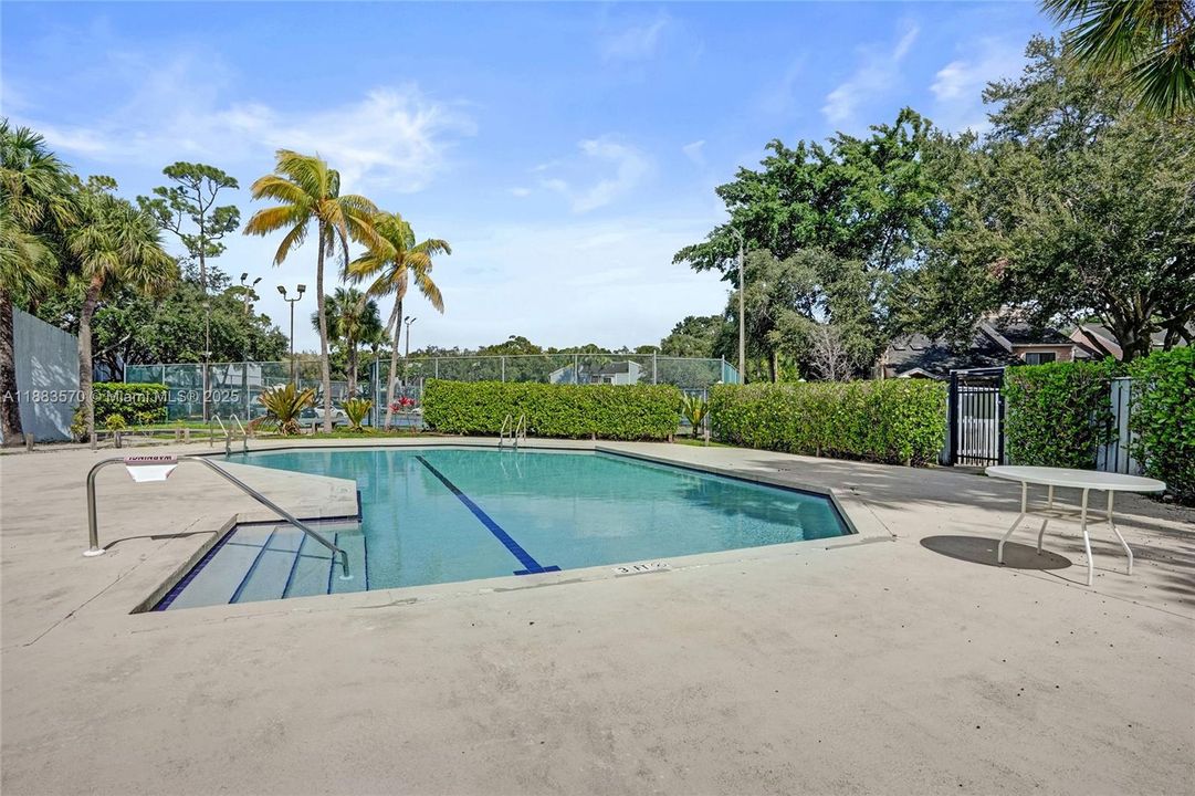 For Sale: $339,900 (3 beds, 2 baths, 1252 Square Feet)