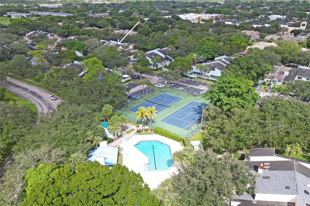 For Sale: $339,900 (3 beds, 2 baths, 1252 Square Feet)