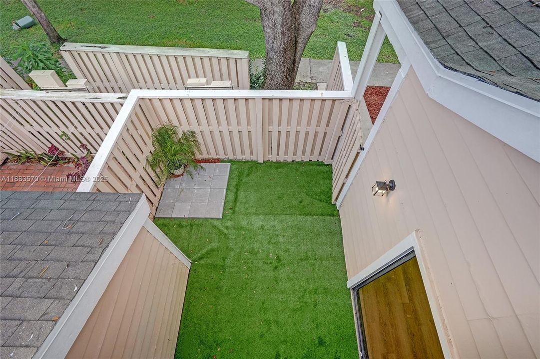 For Sale: $339,900 (3 beds, 2 baths, 1252 Square Feet)