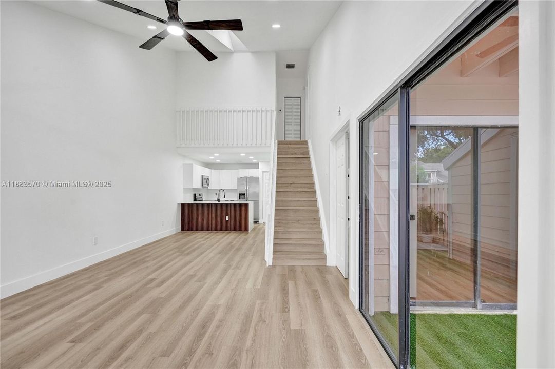 For Sale: $339,900 (3 beds, 2 baths, 1252 Square Feet)