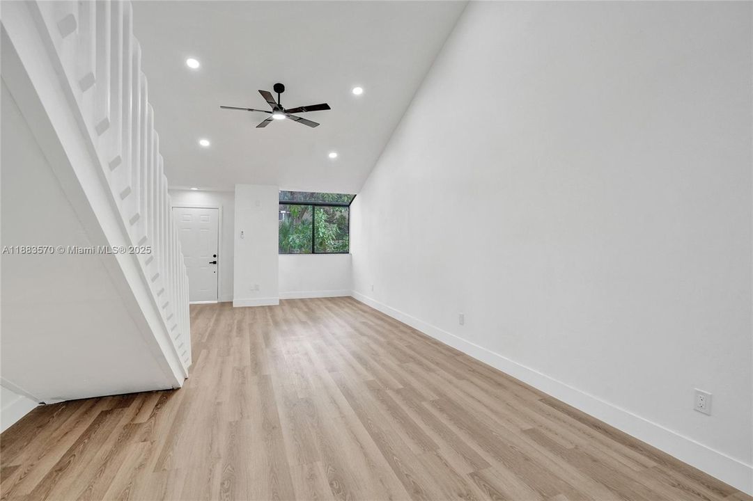 For Sale: $339,900 (3 beds, 2 baths, 1252 Square Feet)