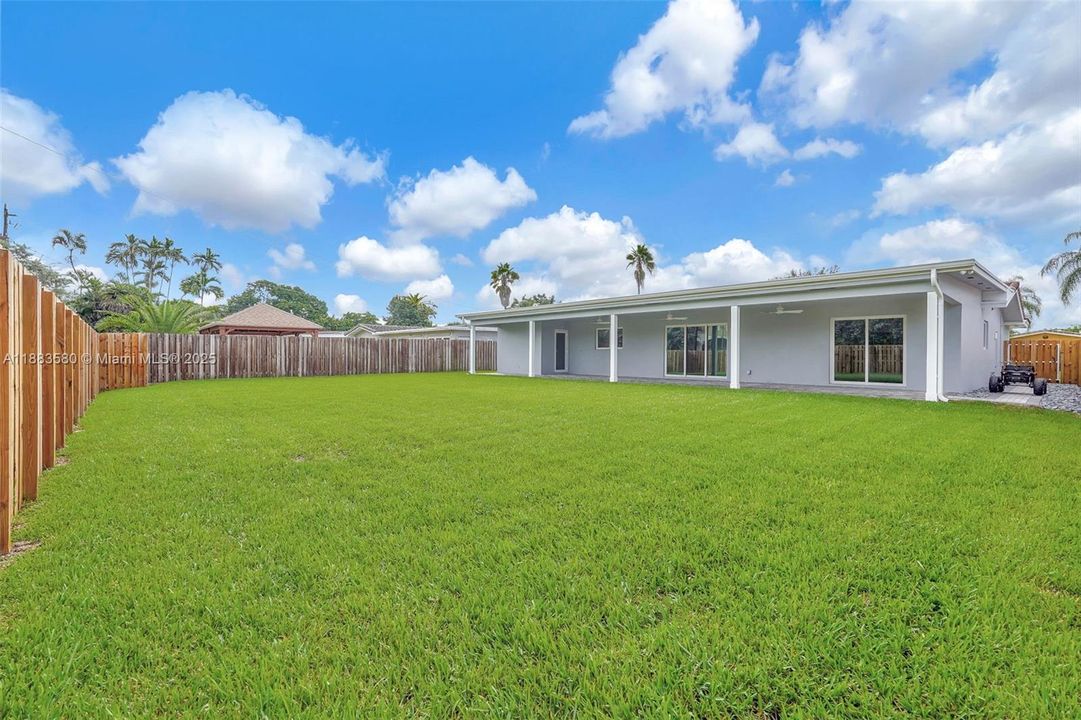 Recently Sold: $969,000 (3 beds, 3 baths, 2124 Square Feet)