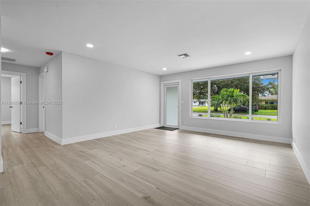 Recently Sold: $969,000 (3 beds, 3 baths, 2124 Square Feet)