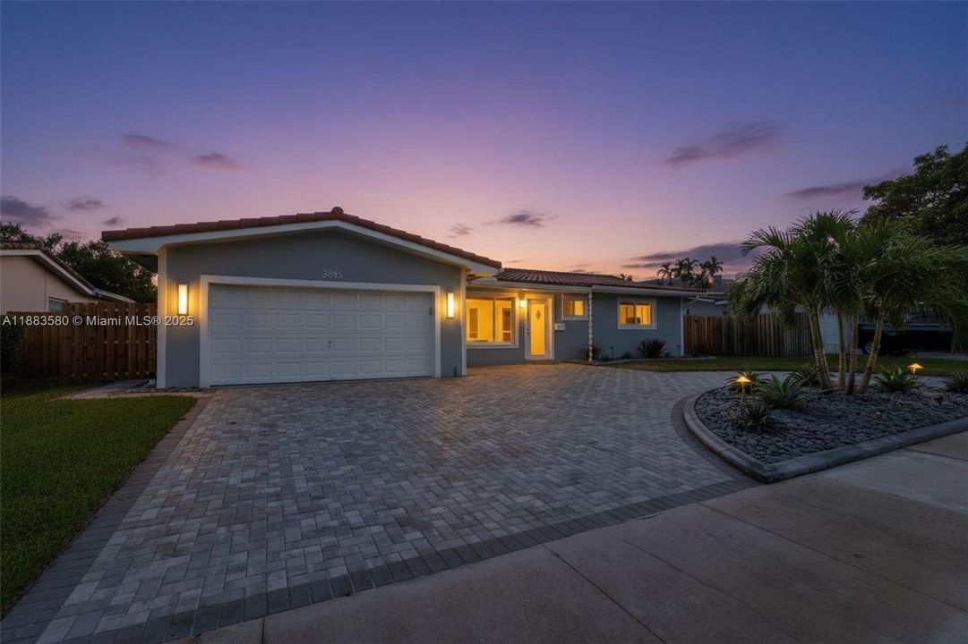 Recently Sold: $969,000 (3 beds, 3 baths, 2124 Square Feet)