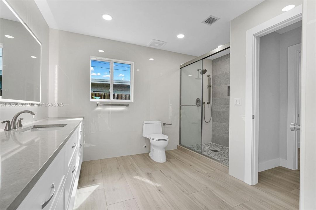 Recently Sold: $969,000 (3 beds, 3 baths, 2124 Square Feet)