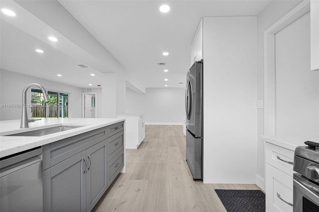 Recently Sold: $969,000 (3 beds, 3 baths, 2124 Square Feet)