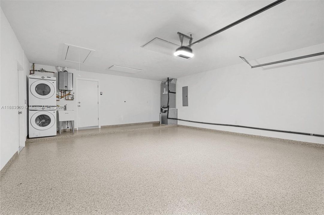 Recently Sold: $969,000 (3 beds, 3 baths, 2124 Square Feet)