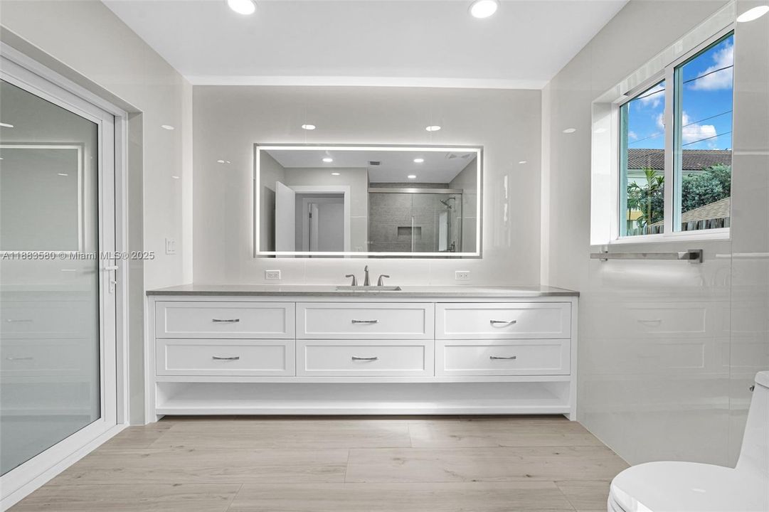 Recently Sold: $969,000 (3 beds, 3 baths, 2124 Square Feet)