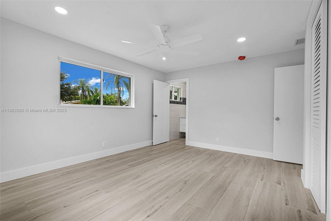 Recently Sold: $969,000 (3 beds, 3 baths, 2124 Square Feet)