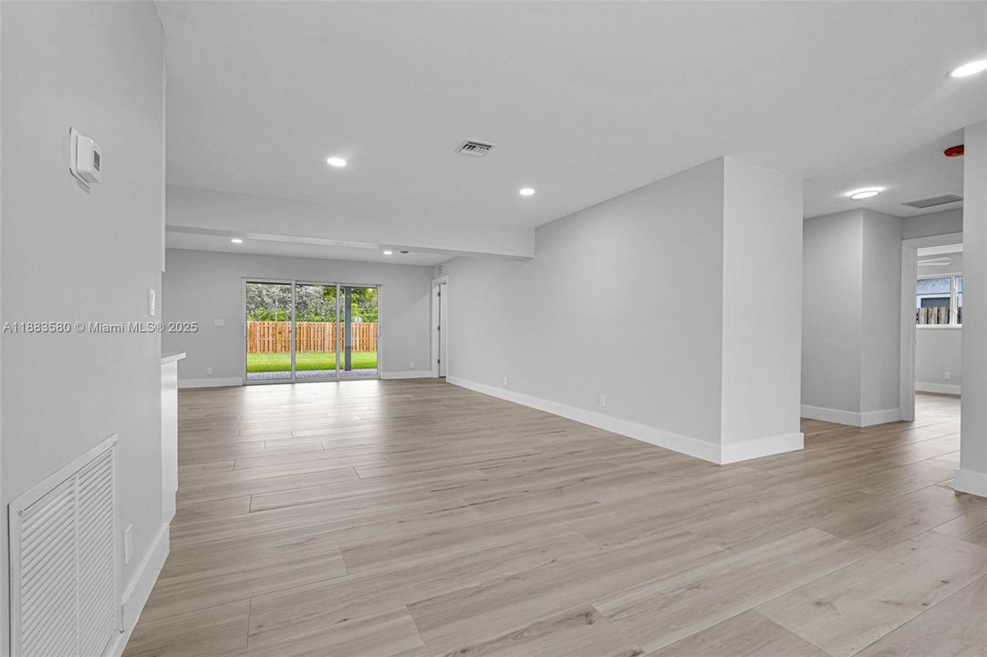 Recently Sold: $969,000 (3 beds, 3 baths, 2124 Square Feet)