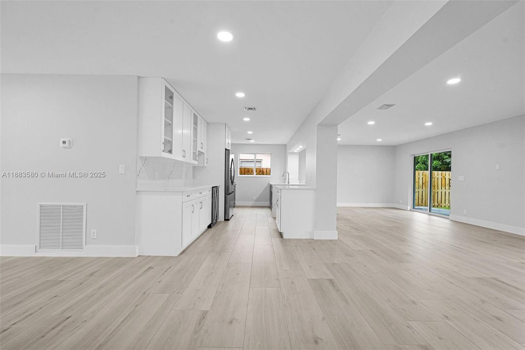 Recently Sold: $969,000 (3 beds, 3 baths, 2124 Square Feet)