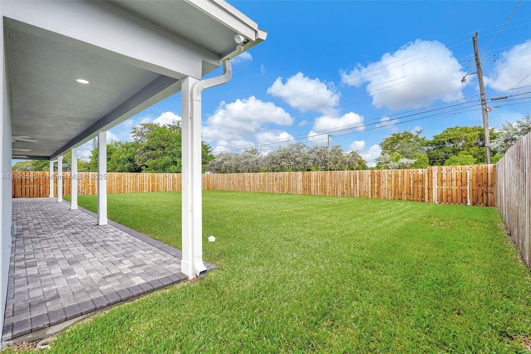 Recently Sold: $969,000 (3 beds, 3 baths, 2124 Square Feet)