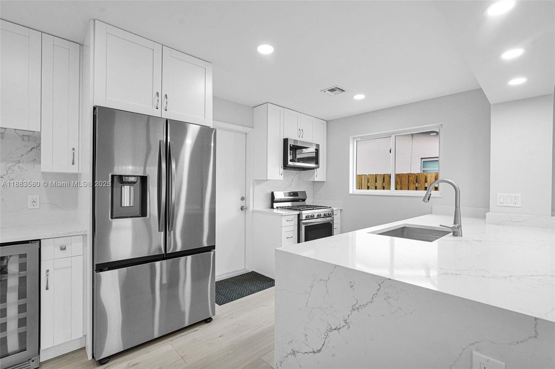 Recently Sold: $969,000 (3 beds, 3 baths, 2124 Square Feet)