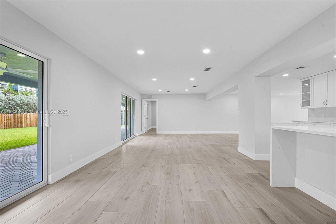 Recently Sold: $969,000 (3 beds, 3 baths, 2124 Square Feet)