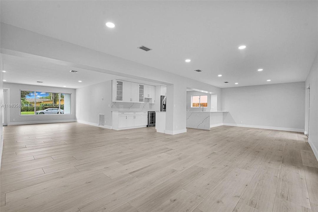 Recently Sold: $969,000 (3 beds, 3 baths, 2124 Square Feet)