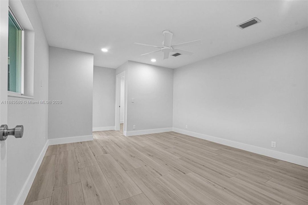 Recently Sold: $969,000 (3 beds, 3 baths, 2124 Square Feet)