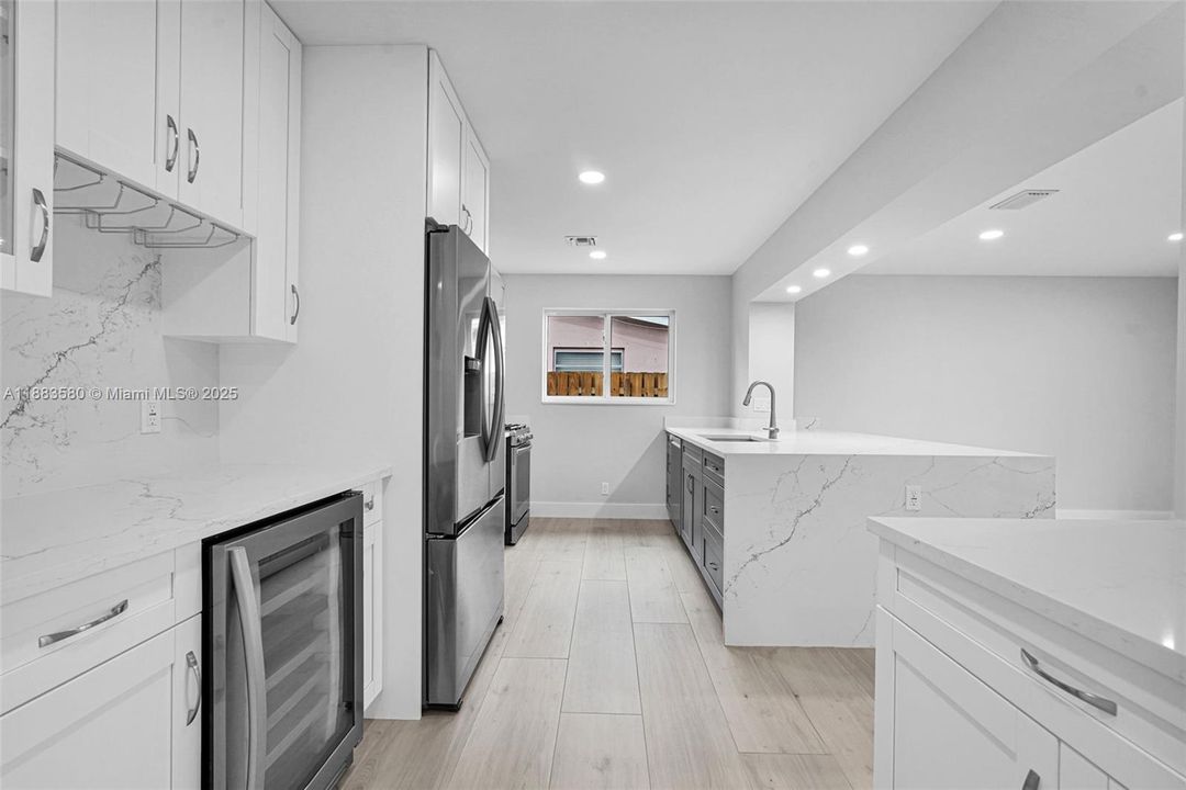 Recently Sold: $969,000 (3 beds, 3 baths, 2124 Square Feet)