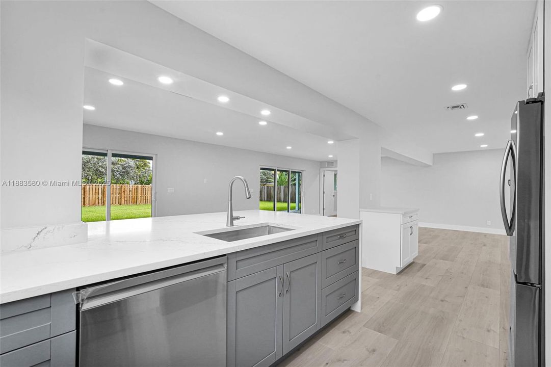 Recently Sold: $969,000 (3 beds, 3 baths, 2124 Square Feet)