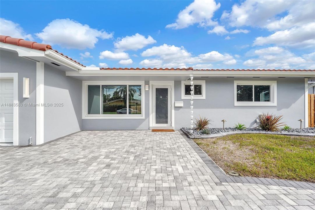 Recently Sold: $969,000 (3 beds, 3 baths, 2124 Square Feet)