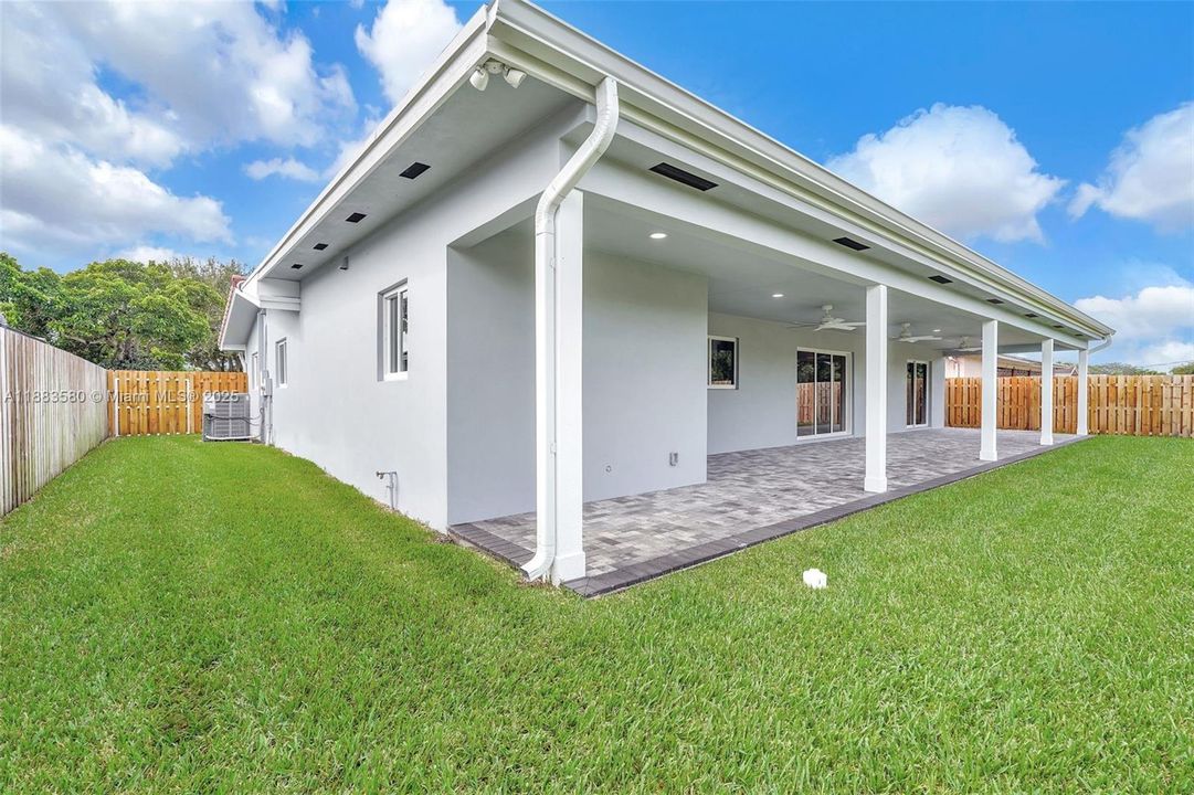 Recently Sold: $969,000 (3 beds, 3 baths, 2124 Square Feet)