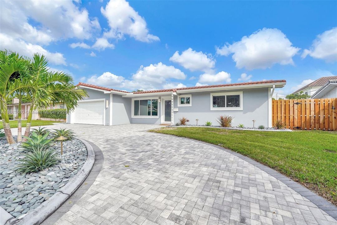 Recently Sold: $969,000 (3 beds, 3 baths, 2124 Square Feet)