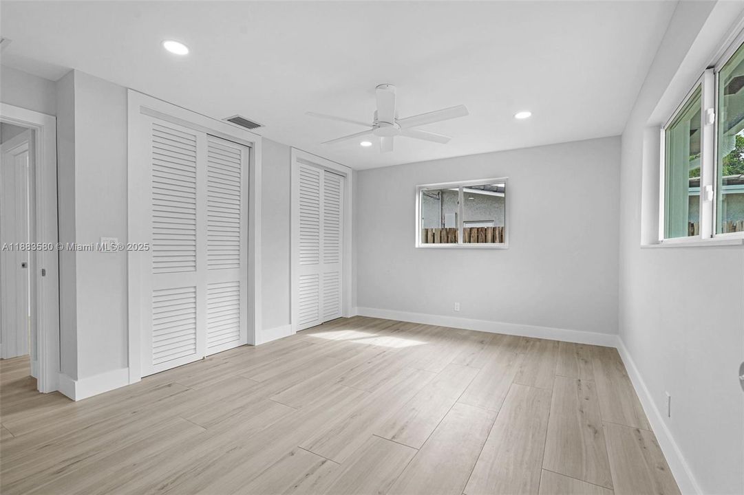 Recently Sold: $969,000 (3 beds, 3 baths, 2124 Square Feet)