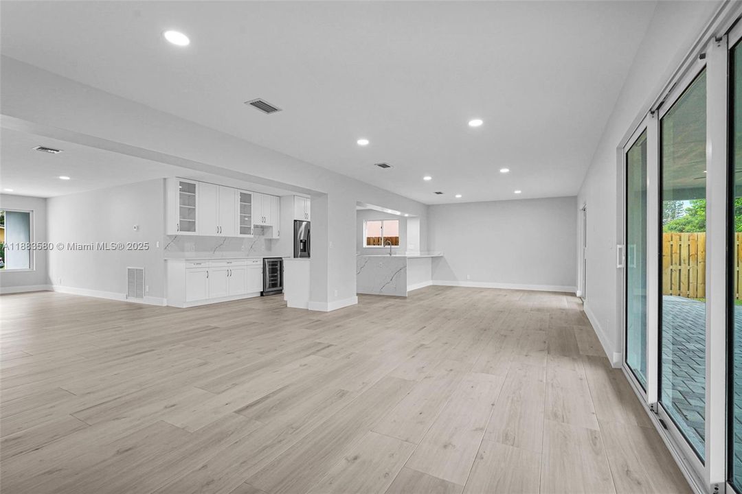 Recently Sold: $969,000 (3 beds, 3 baths, 2124 Square Feet)