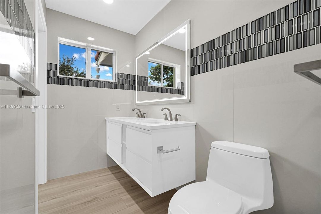 Recently Sold: $969,000 (3 beds, 3 baths, 2124 Square Feet)