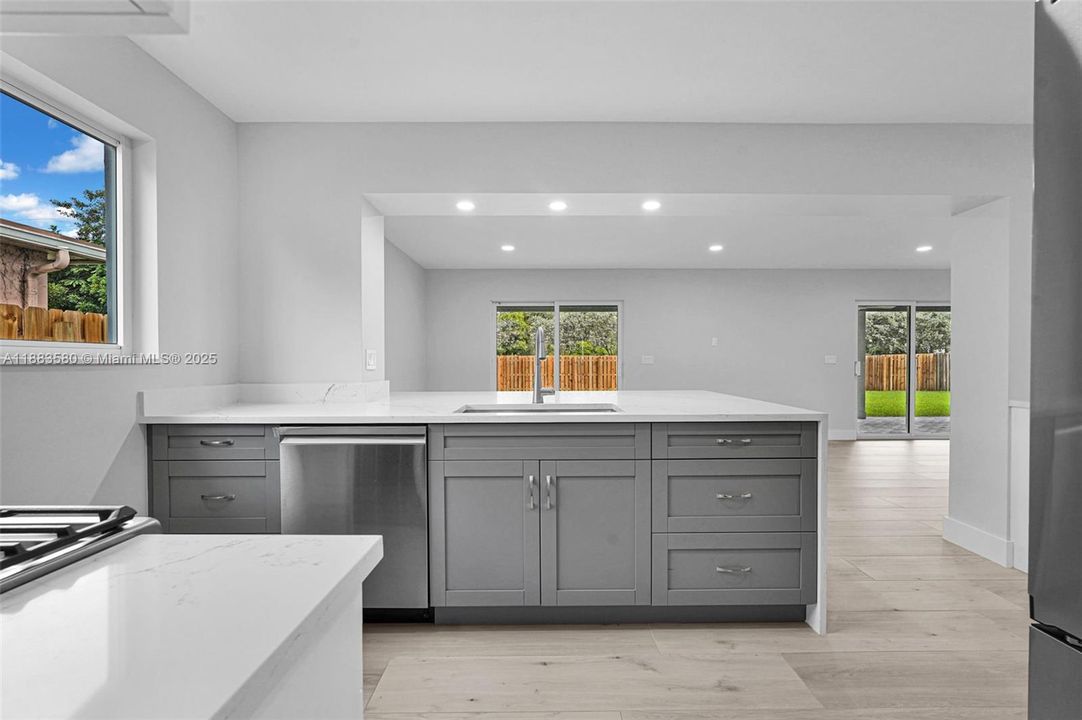 Recently Sold: $969,000 (3 beds, 3 baths, 2124 Square Feet)