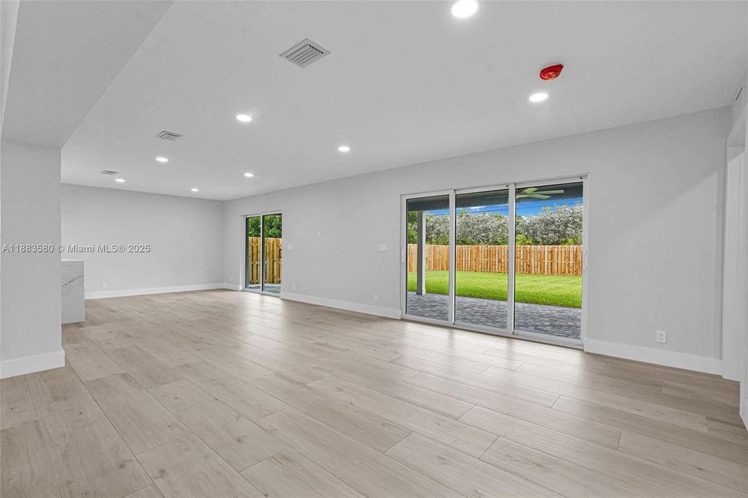 Recently Sold: $969,000 (3 beds, 3 baths, 2124 Square Feet)